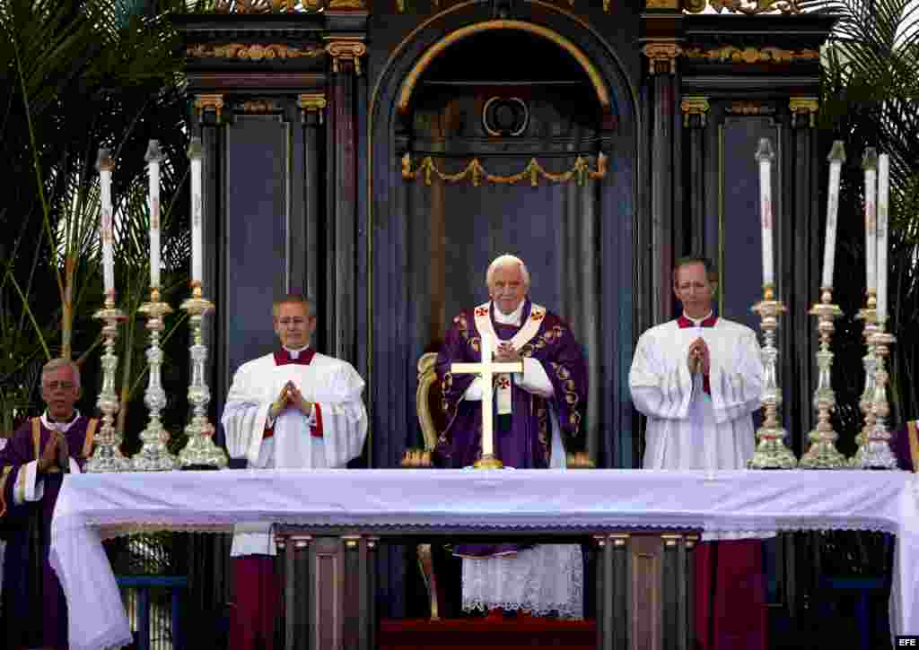 El papa Benedicto XVI oficia una misa multitudinaria hoy, miércoles 28 en la Plaza de la Revolución José Martí, en La Habana.